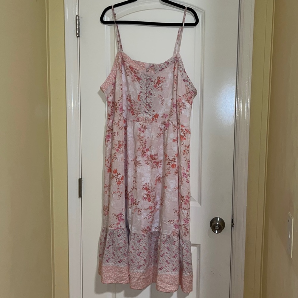 Gorgeous floral NWT dress